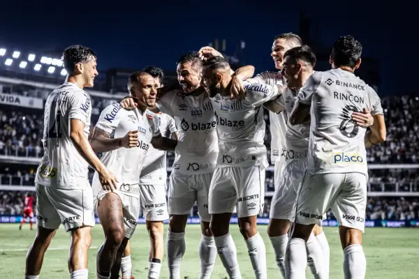 Santos de Brasil acelera por una figura del fútbol argentino