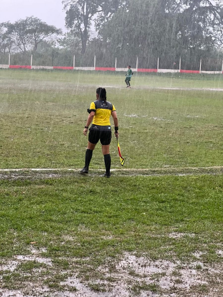 NADA FUE SENCILLO. A pesar de lo difícil que resultó todo, Flavia también aprendió a adaptarse al puesto de jueza de línea.