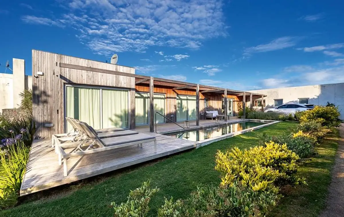 Cómo es la casona uruguaya que mantiene en disputa a las herederas de Jorge Lanata