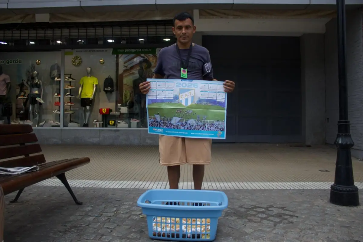 HISTORIA. Eric Nievas, vendedor de pan e hincha del “Decano”, contó su vínculo con el fútbol.