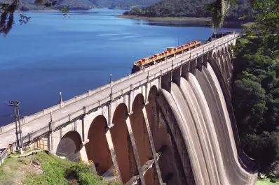 Escaba al límite: liberaron agua del dique en medio del temporal