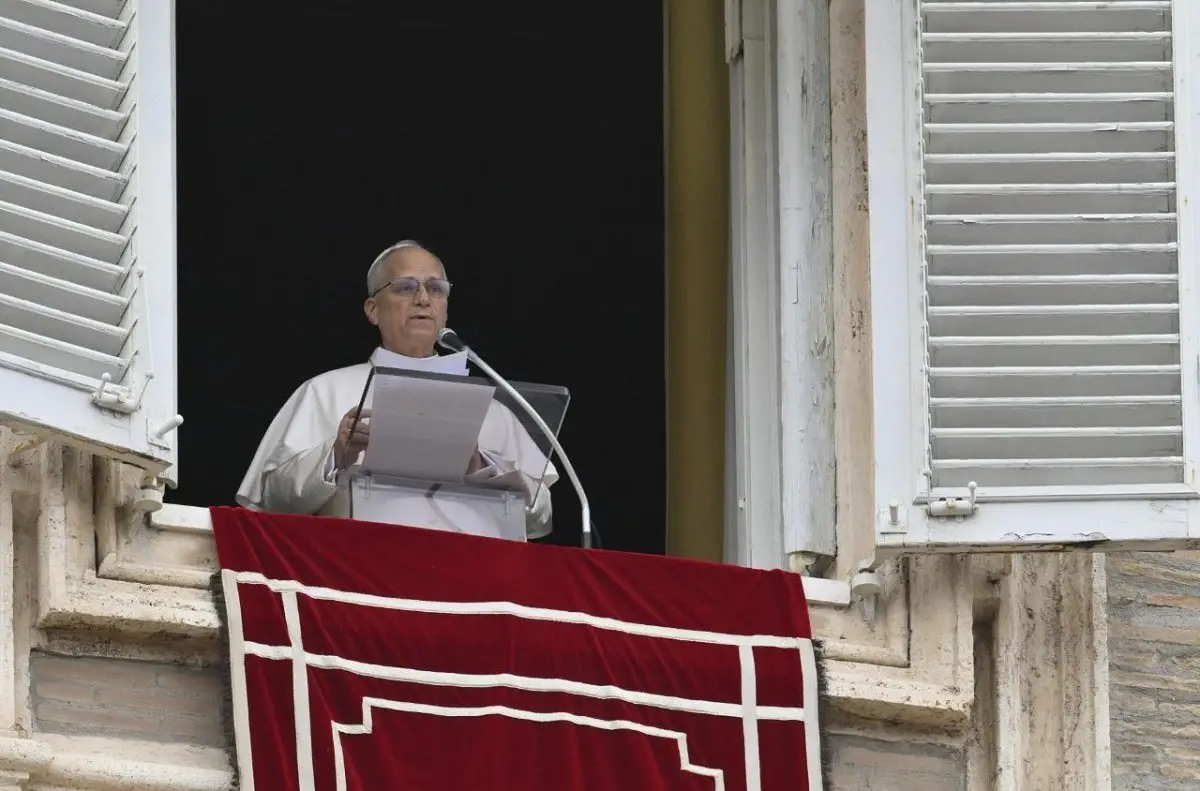 El Papa León XIV durante la oración mariana del Ángelus. 