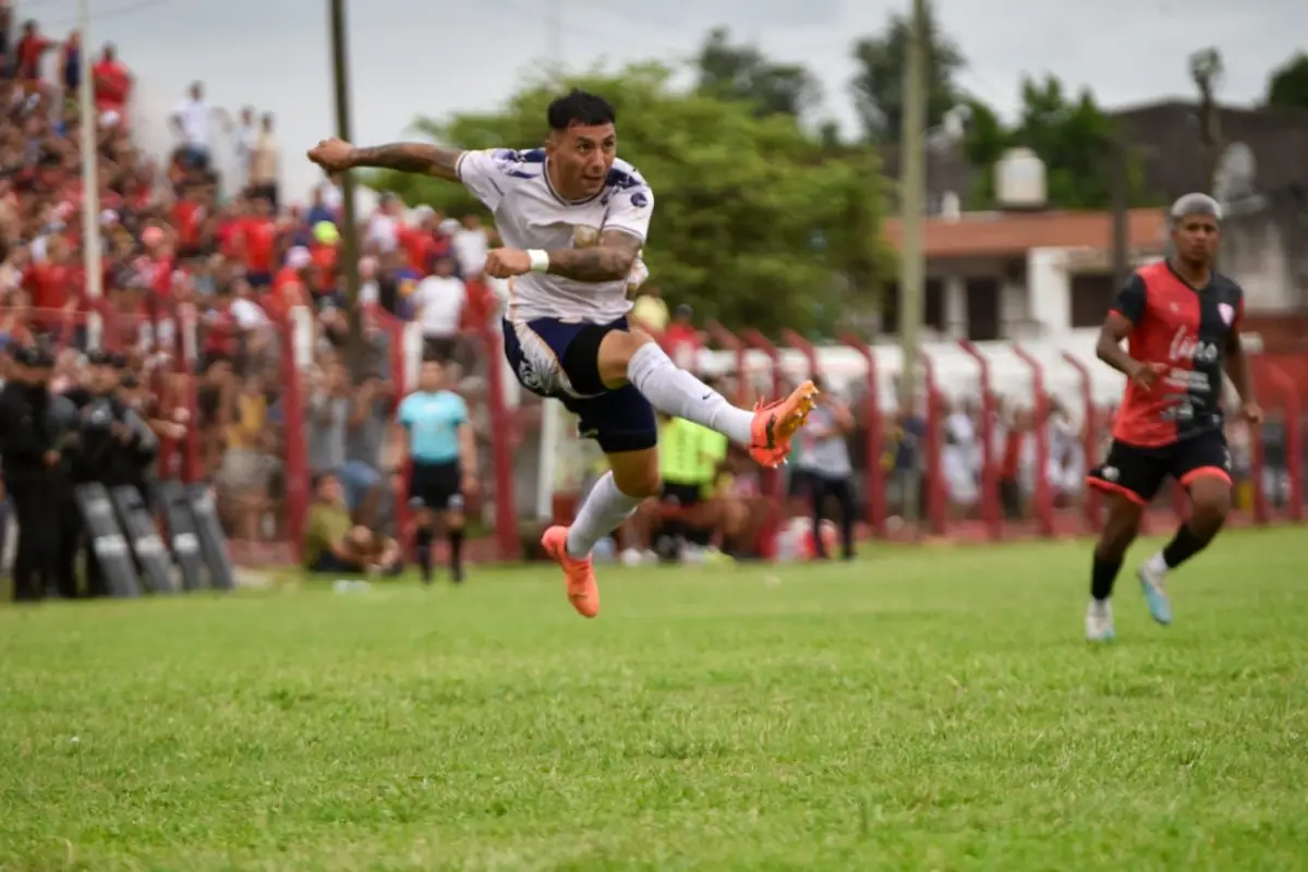 SIEMPRE CUMPLE. Bruno Medina volvió a anotar en el empate de Tucumán Central.