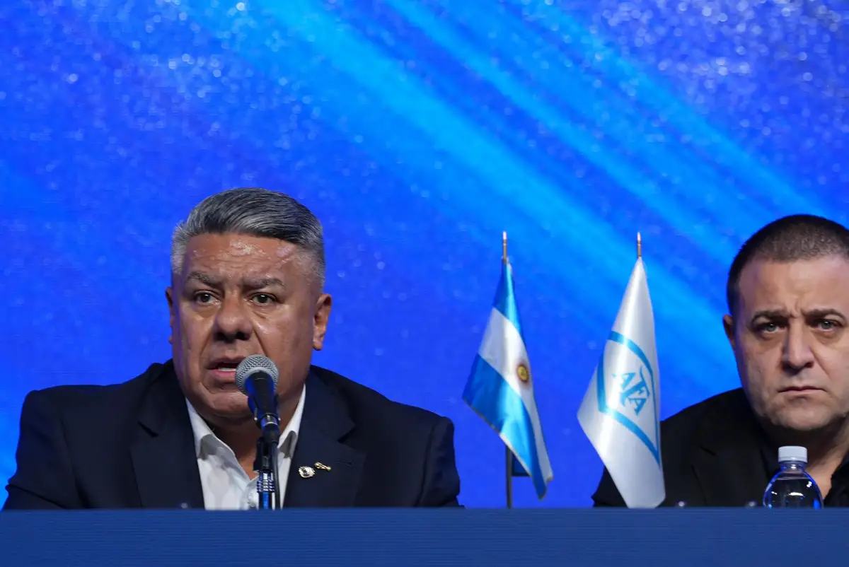 COMPLICADOS. Todos los días aparecen más datos que ponen en la cuerda floja a Claudio Tapia y Pablo Toviggino.