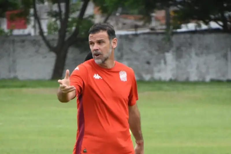 A LA ESPERA. Andrés Yllana ansía contar con todos los futbolistas para entrar de lleno a la etapa más fuerte de la pretemporada.