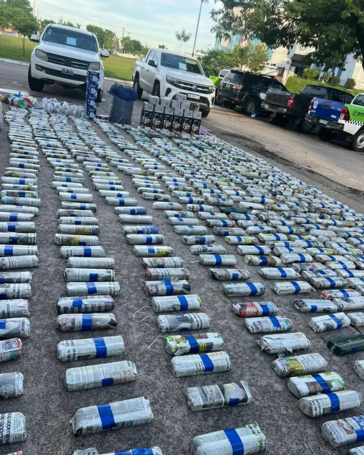 EL ÚLTIMO. El martes pasado la Policía concretó el secuestro de 600 kilos de hoja de coca que eran transportadas en dos camionetas. asdf asdfasdf