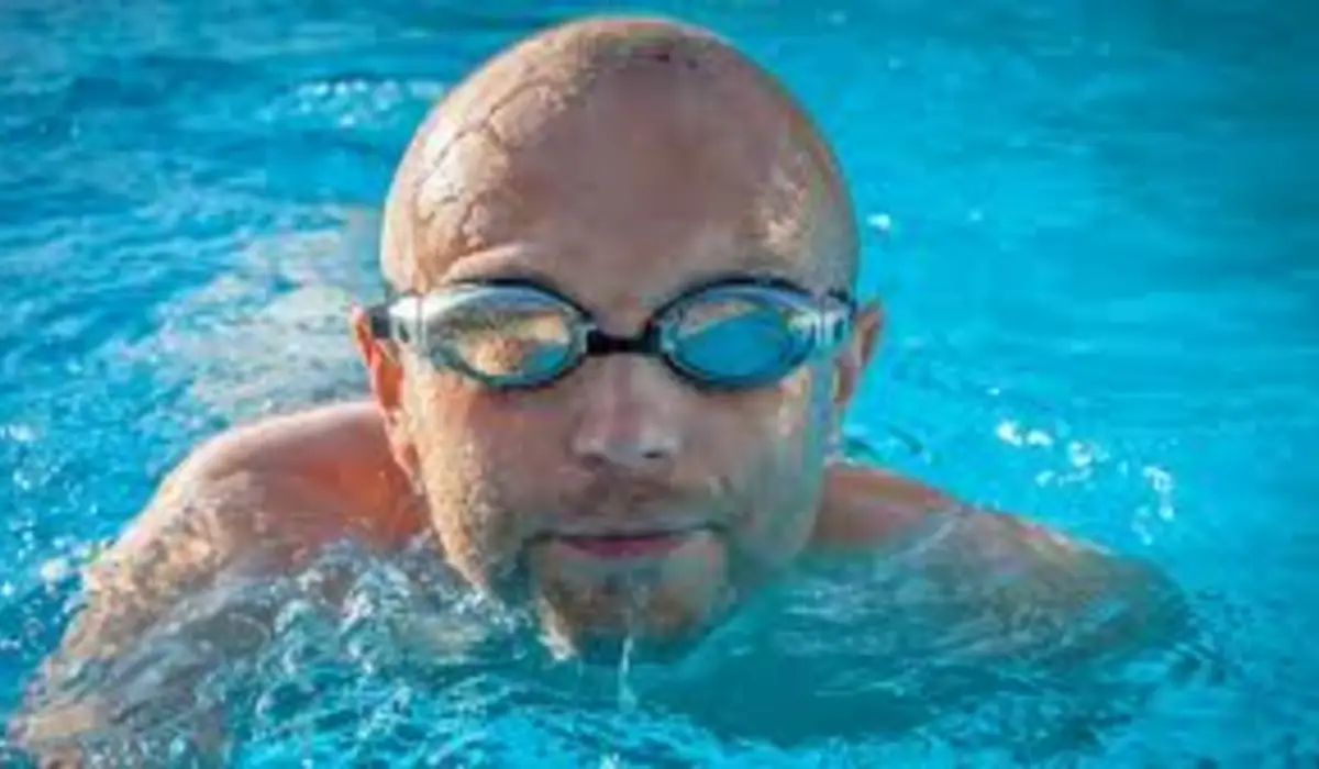 Salud visual durante el verano: recomendaciones para proteger los ojos en las piletas