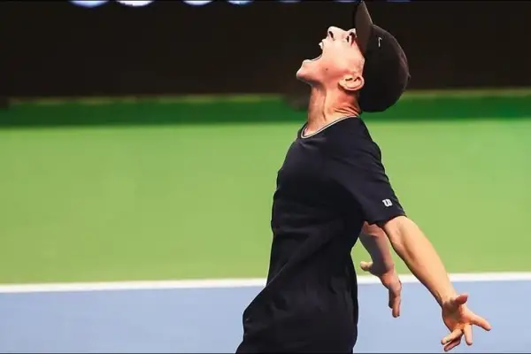 El fenómeno del tenista sin revés: qué opinan los entrenadores tucumanos