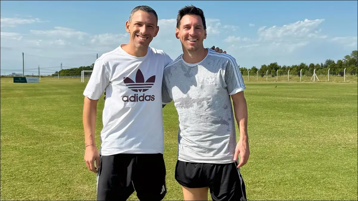 REENCUENTRO. Lionel Messi y Maxi Rodríguez compartieron una tarde en Rosario, lejos de actos oficiales, antes del regreso del capitán argentino a la actividad en Estados Unidos.
