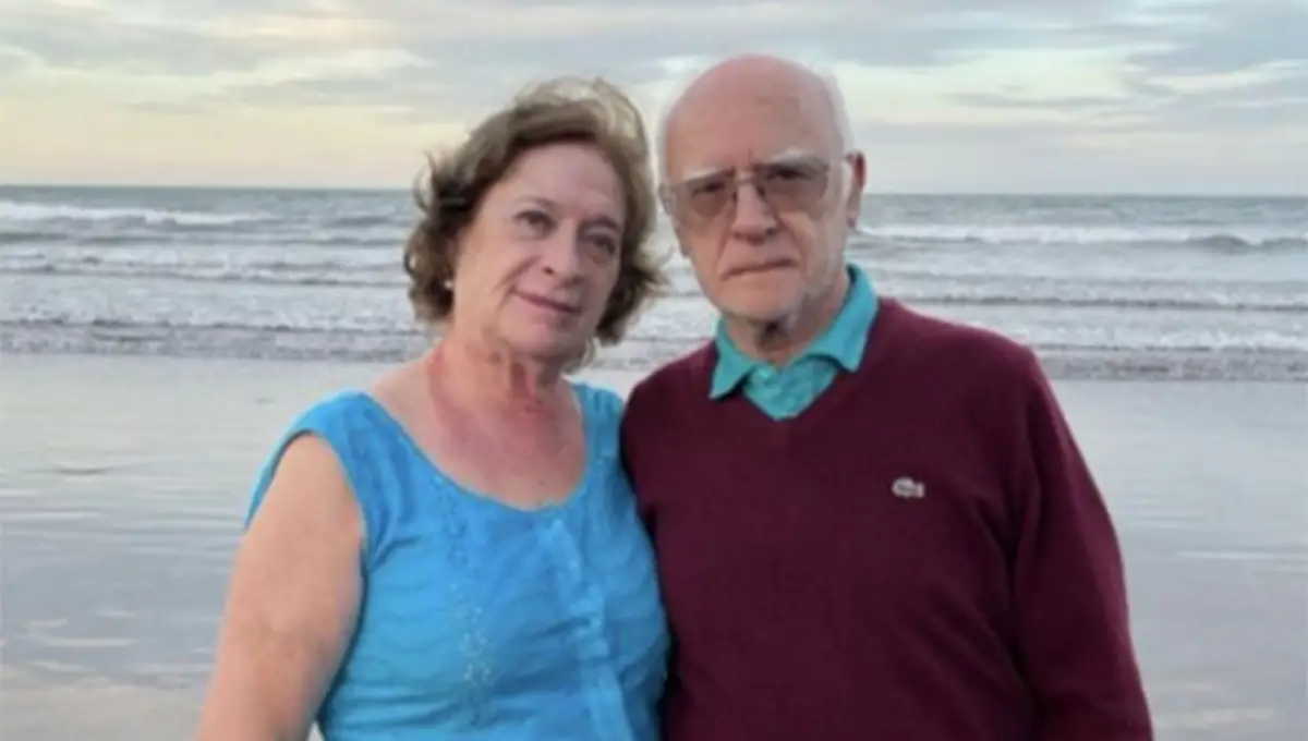  Oscar Edberto Molina junto a su amada Yuyí.