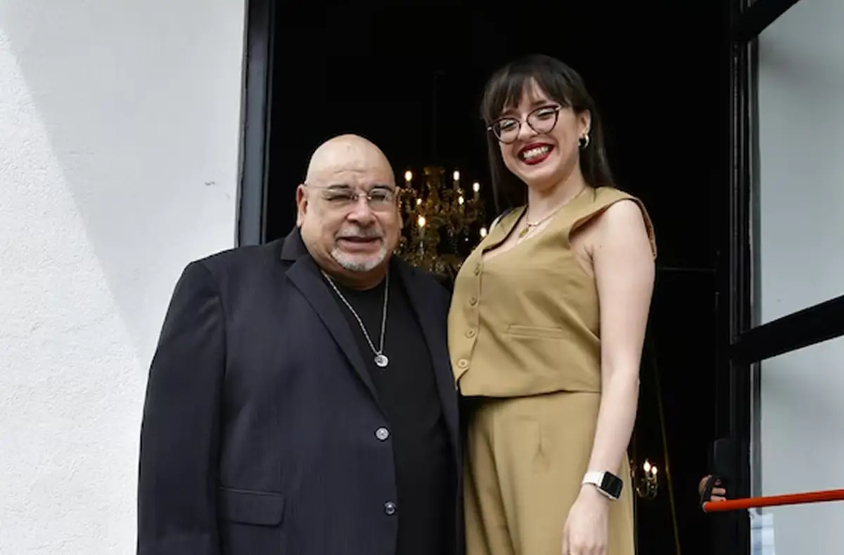 Una de las primeras veces que se mostraron abiertamente en público, fue en la boda de Coco Sily.