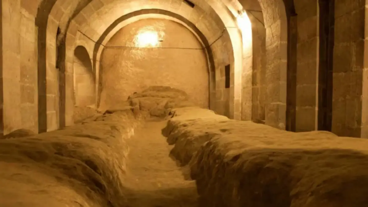 EN TURQUÍA. Derinkuyu, la ciudad subterránea que tenía viviendas, cuartos para almacenamiento de alimentos secos, establos de ganado, capillas y hasta una escuela.
