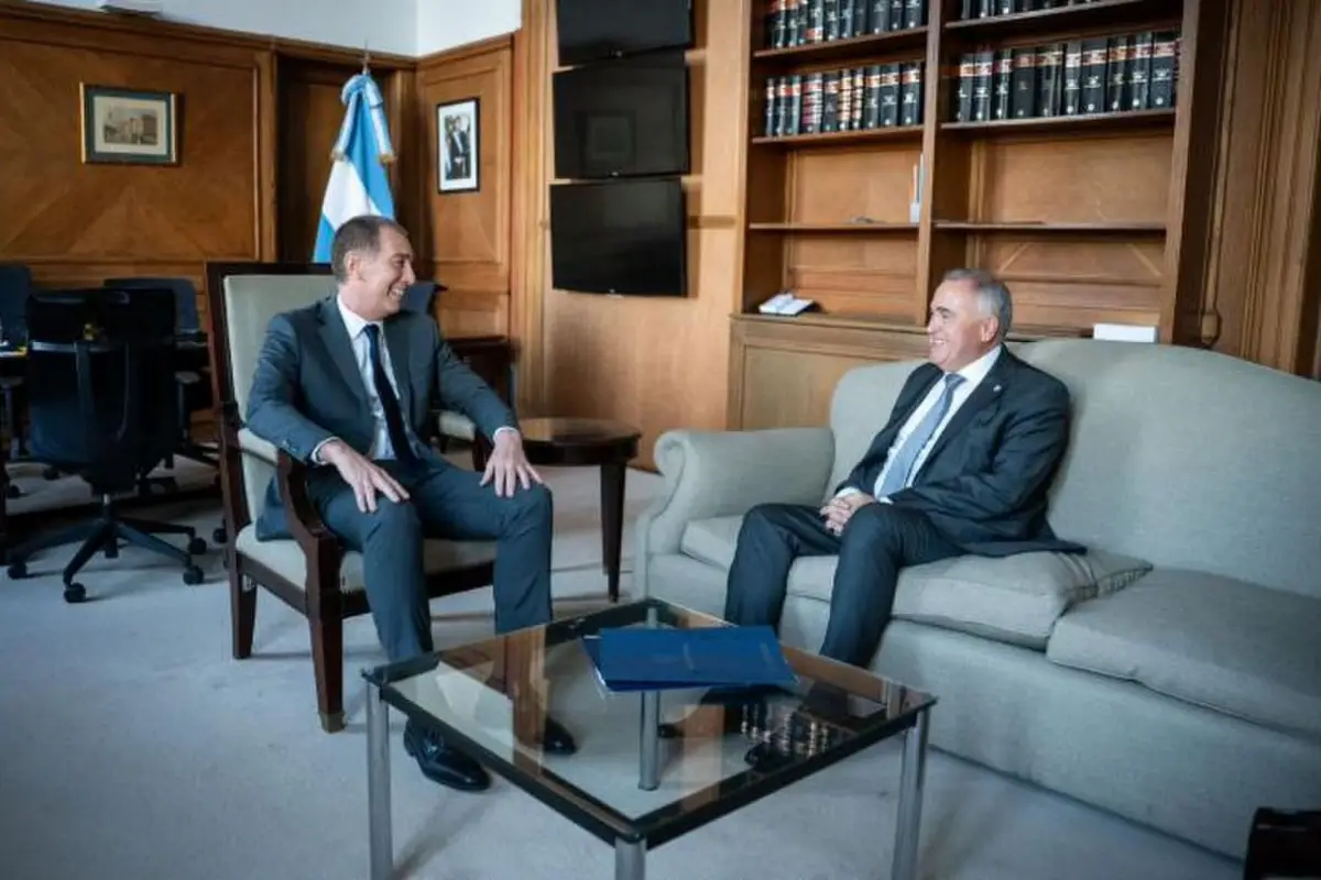 AUDIENCIA ANTERIOR. El ministro del Interior, Diego Santilli, en un encuentro con el gobernador Jaldo. la gaceta / archivo