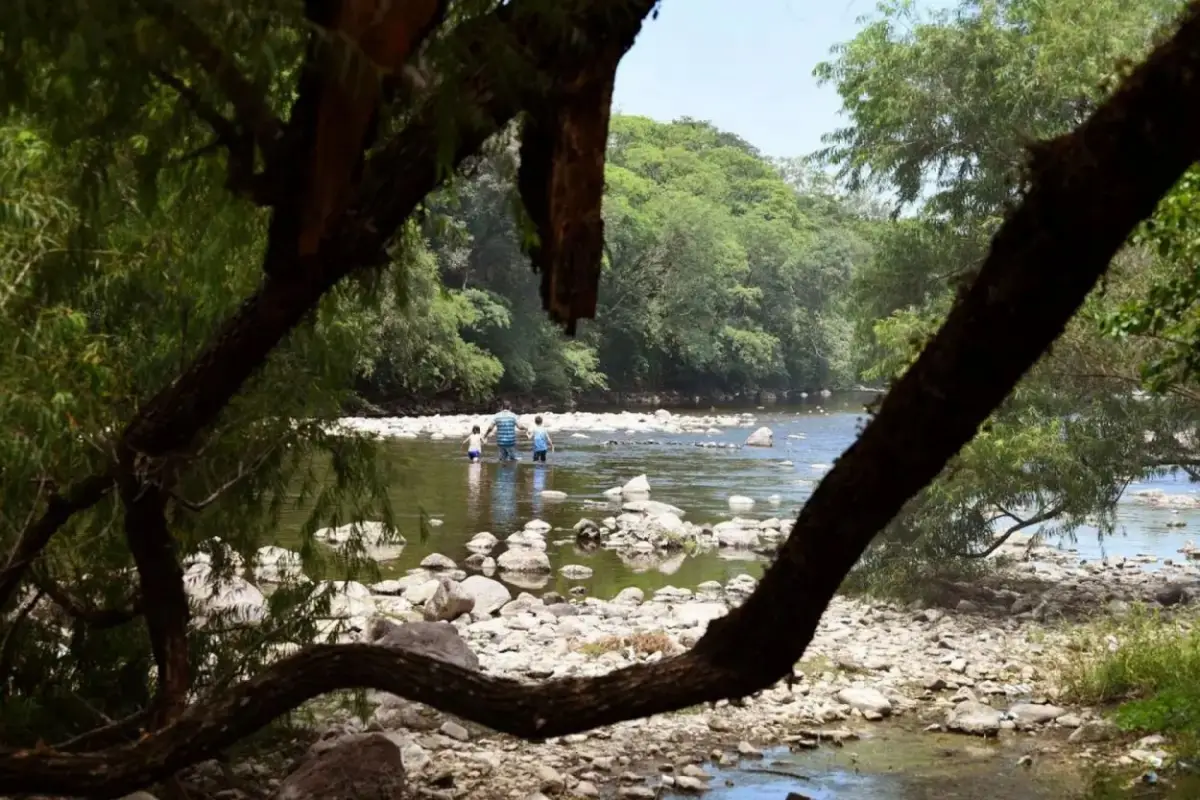 VERANO. Con el calor, los ríos se convierten en los elegidos por las familias pero requieren observación y respeto. la gaceta / archivo