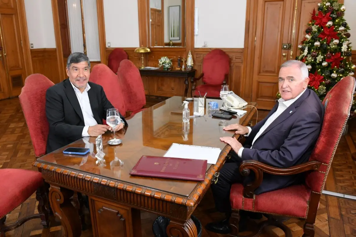 EN CASA DE GOBIERNO. Jaldo recibió a Acevedo en su despacho. Foto de Comunicación Pública