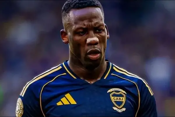 Luis Advíncula rescindió su contrato con Boca y ya definió su nuevo destino