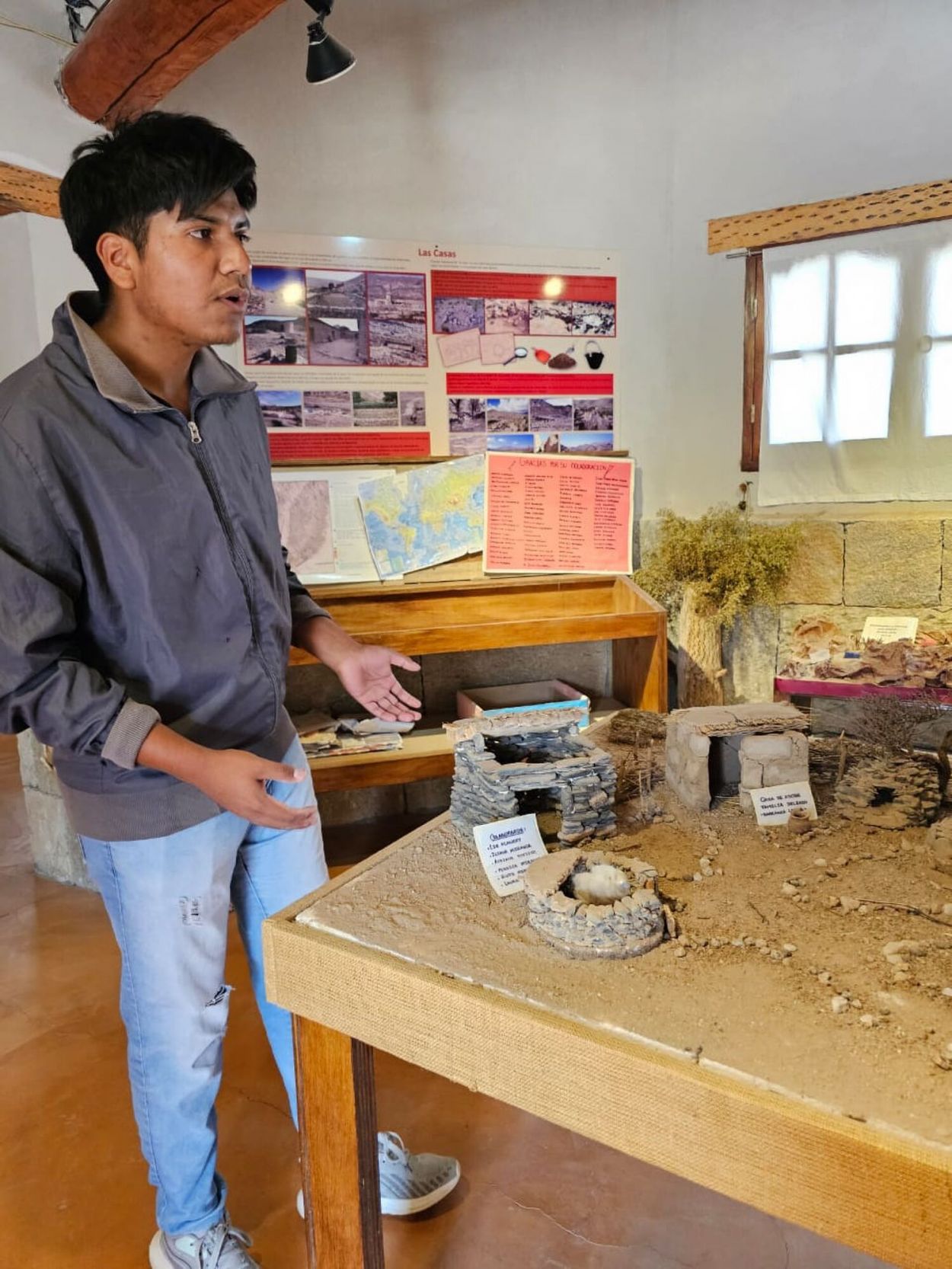 NO HAY GUÍAS, SON GESTORES. Joel Bordón (21 años) es uno de ellos.