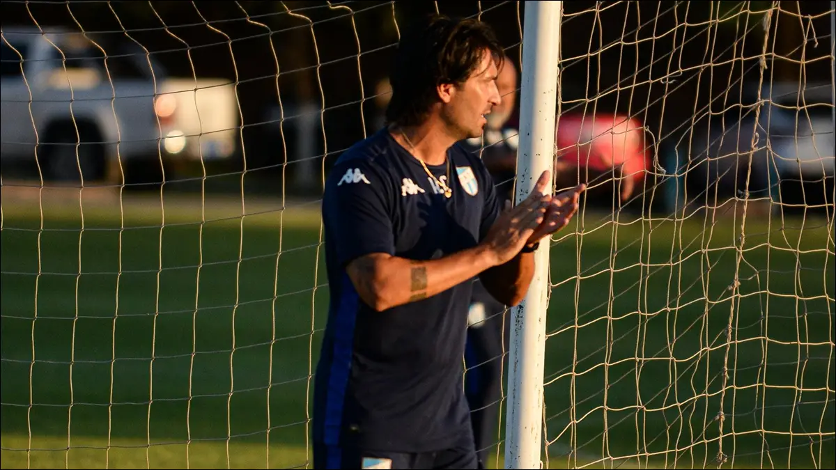PREPARATIVOS. Atlético Tucumán realizó una práctica de fútbol en la pretemporada, con participación de refuerzos y jugadores del plantel que se perfilan para el inicio de la temporada.