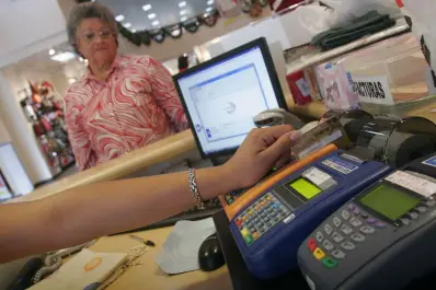 Costo de vida: sin crédito, el consumidor apeló a la tarjeta