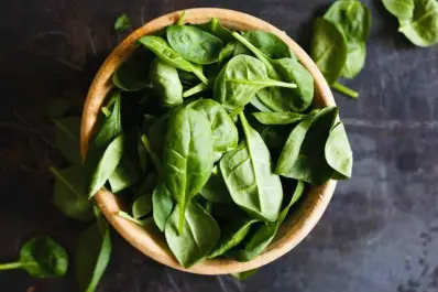 Un error muy común en la cocina: por qué no hay que cortar la albahaca con cuchillo