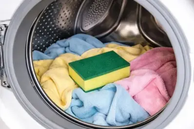 ¿Lo conocías? El sencillo truco de la esponja en el lavarropas que mejora el lavado