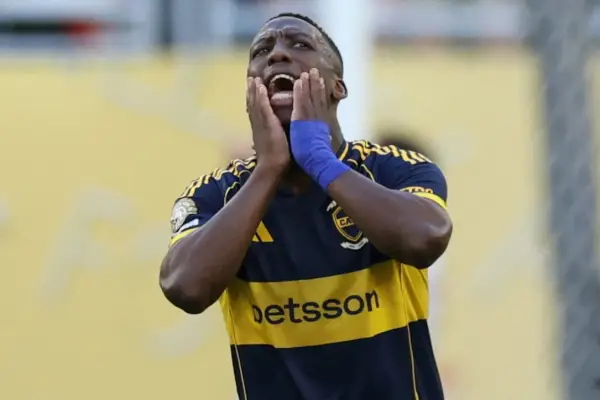 La preocupante causa que motivó la salida de Luis Advíncula de Boca Juniors