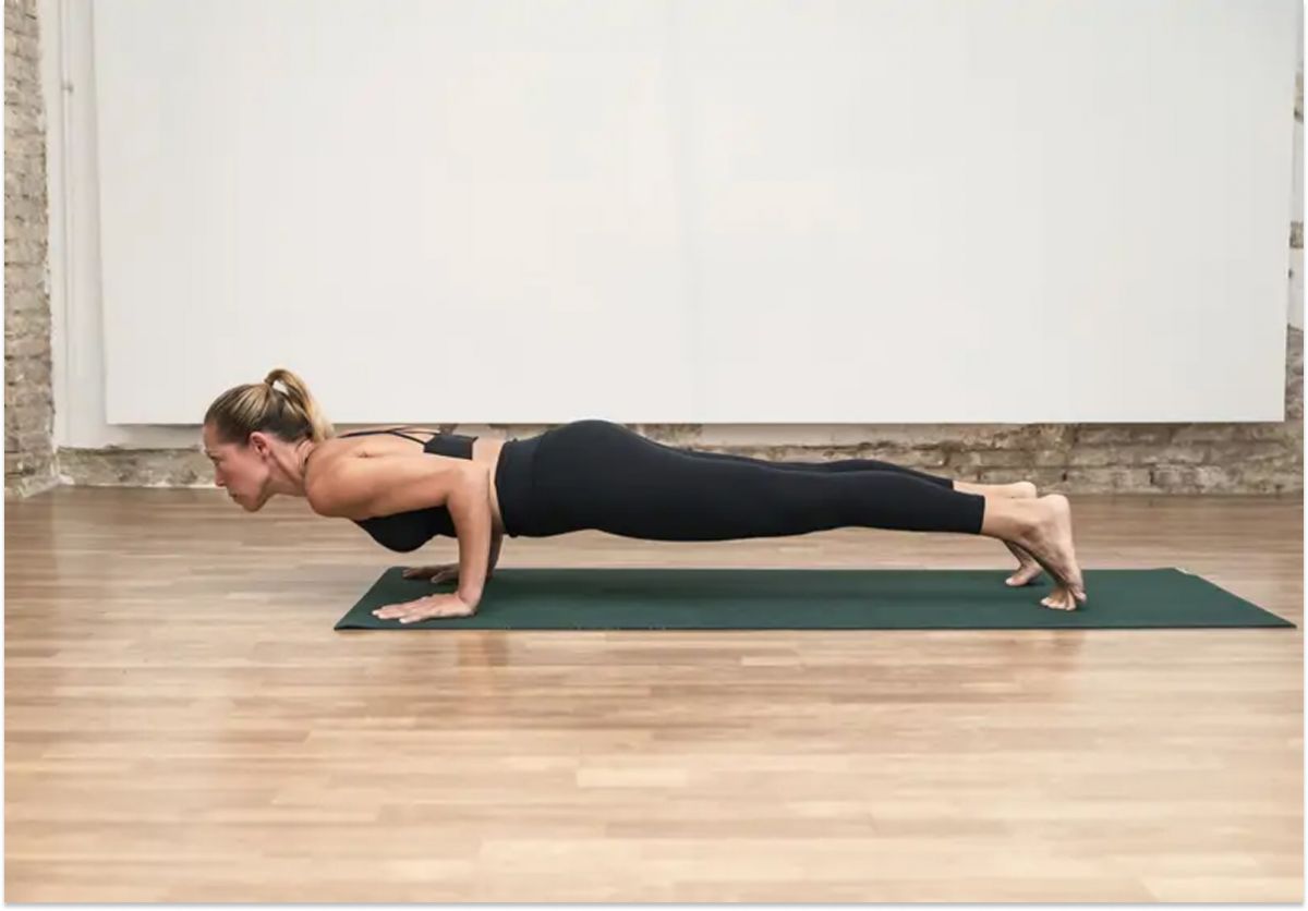 Tres posturas de yoga que ayudan a tener una cintura más pequeña