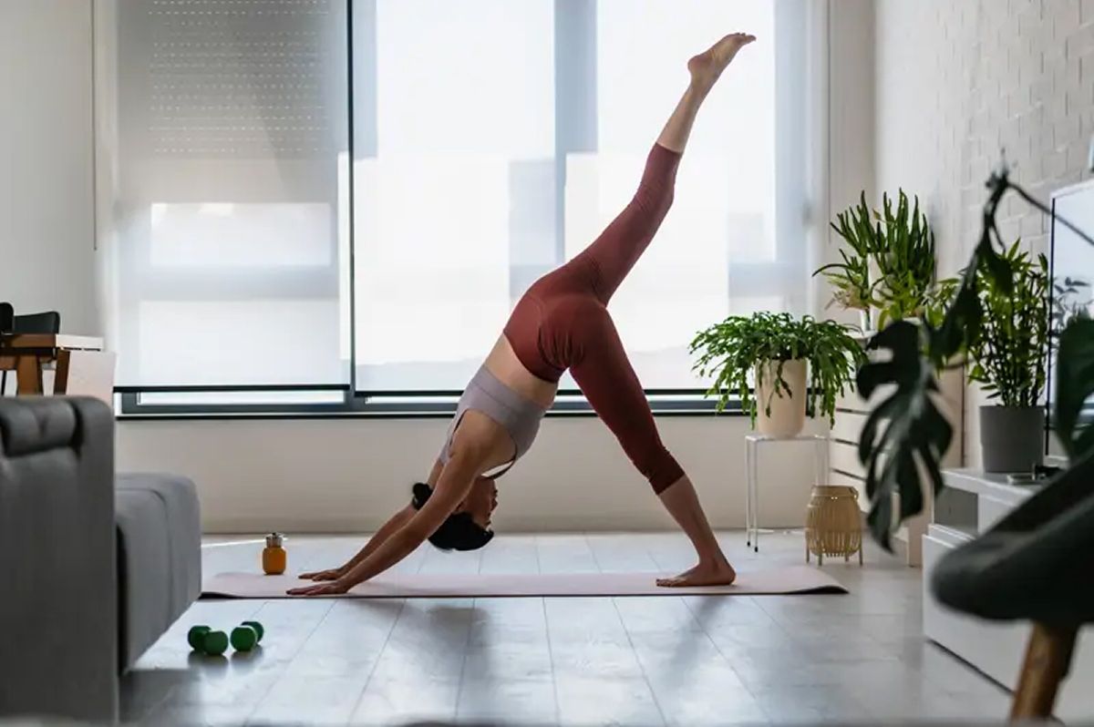 Tres posturas de yoga que ayudan a tener una cintura más pequeña