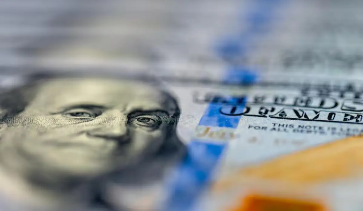 Dólar hoy: el oficial cerró en $1.490 y el blue registró su mayor caída semanal en dos meses