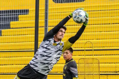 Conmoción en el fútbol argentino: un arquero de la Primera Nacional sufrió un paro cardíaco durante un entrenamiento