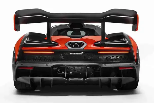 Diseñó autos en McLaren, quiso donar un alerón de Fórmula 1 a la UTN y nunca llegó