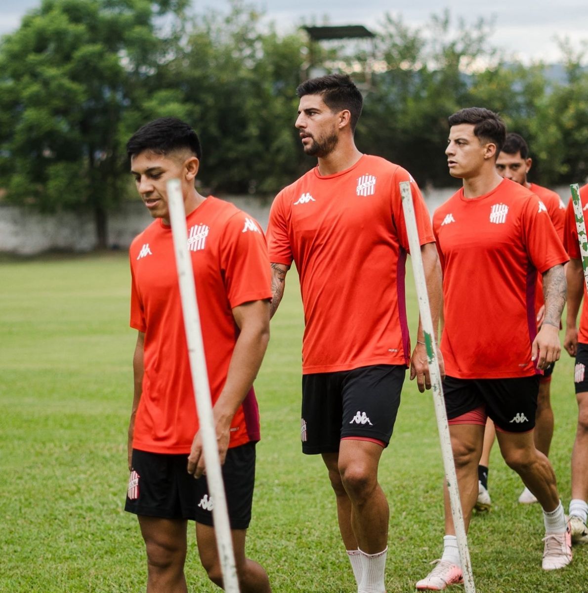 EN EL COMPLEJO. Gastón Monroy, Santiago Briñone y Elías López durante la práctica.