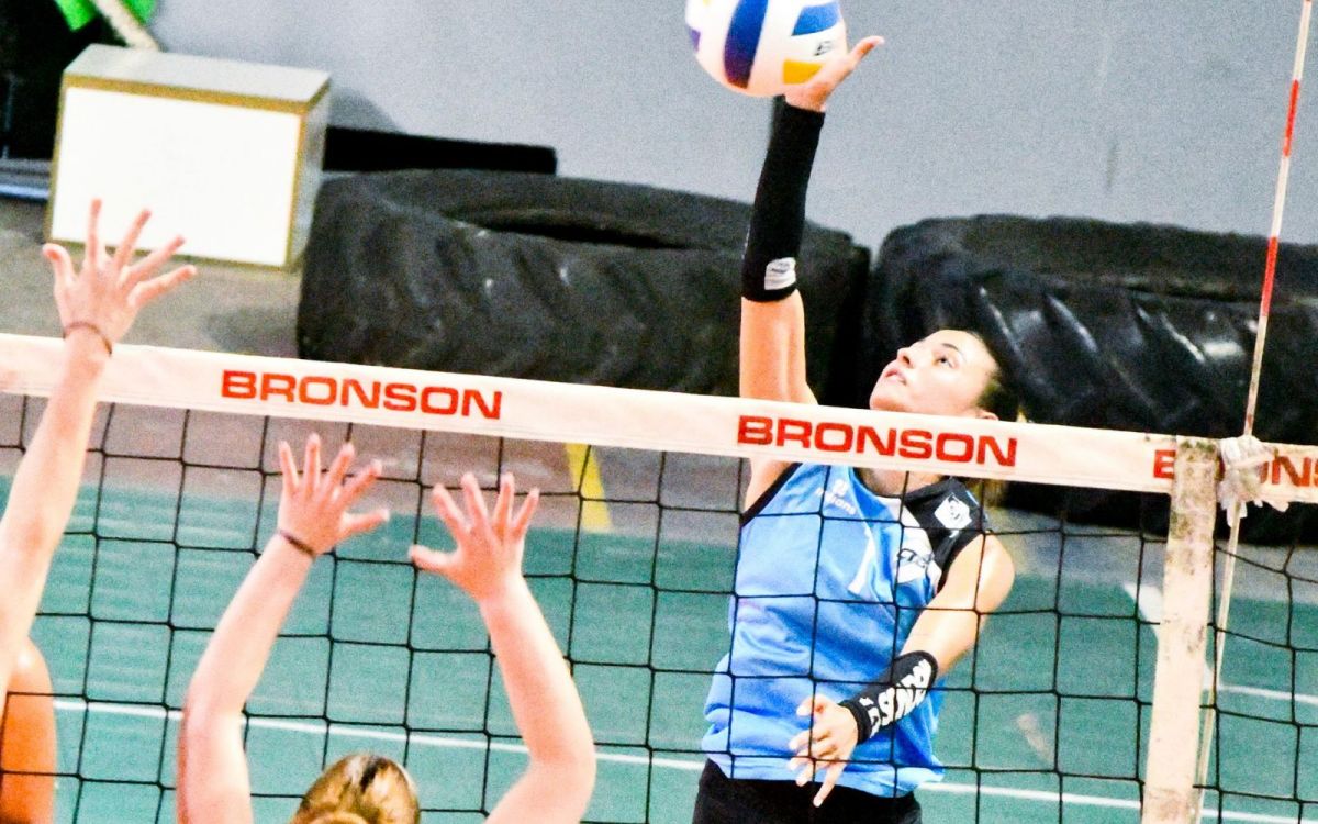 POR EL ASCENSO. El conjunto femenino tiene la difícil tarea de alcanzar la máxima categoría este año