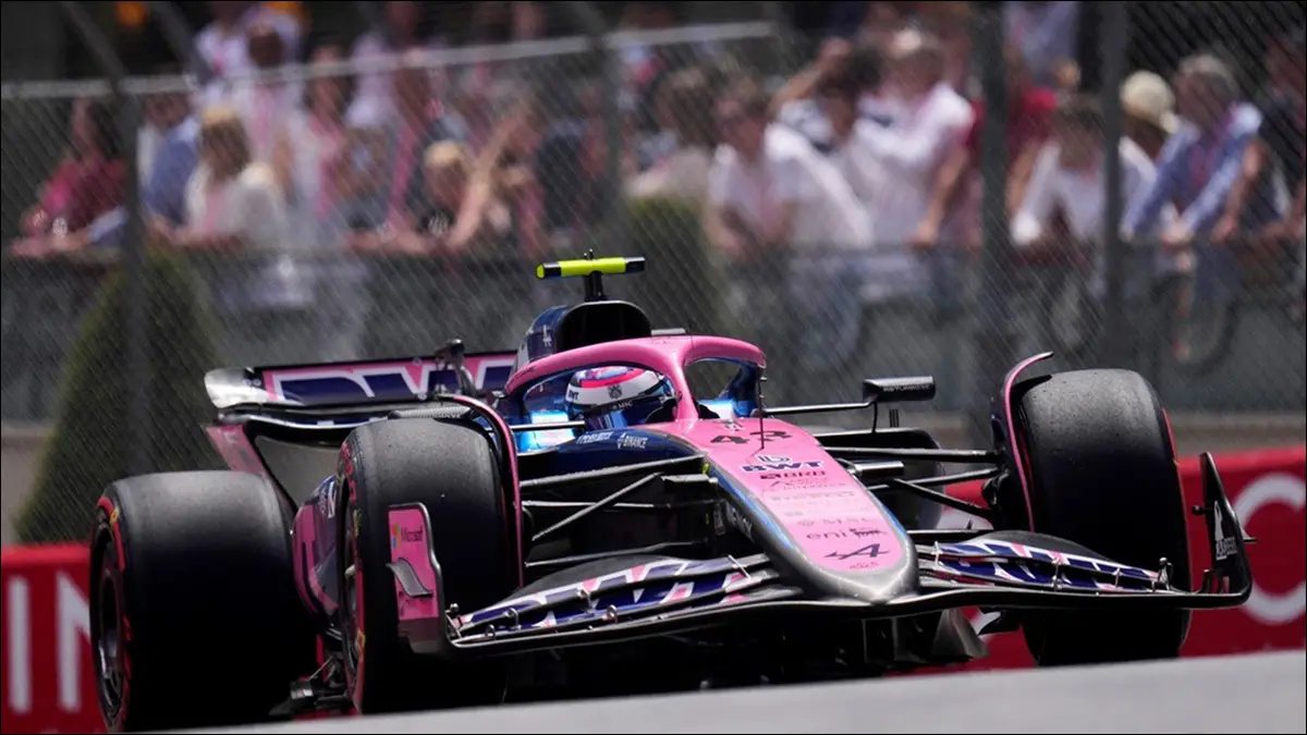 EXPECTATIVA Y TENSIÓN. Franco Colapinto aguarda el primer contacto con el A526 en medio de cambios técnicos, demoras en los ensayos y debate por la motorización Mercedes.