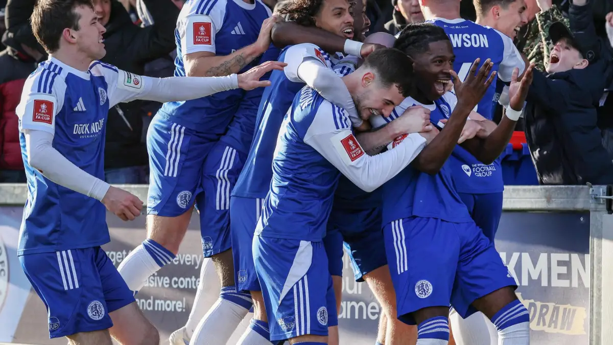 MILAGRO. El Macclesfield celebra la hazaña ante el Crystal Palace.