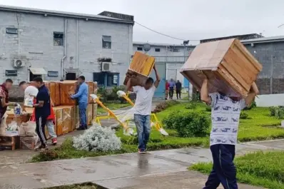 Presos de Villa Urquiza fabricaron roperos y juguetes para un Hogar de Niños