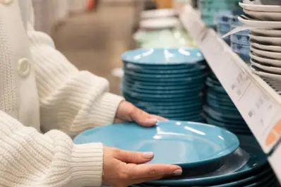 El comercio minorista PyME cerró diciembre con una caída interanual del 5,2%, pese al repunte mensual