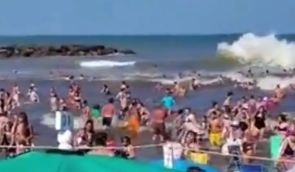 Tragedia en la Costa Atlántica: una ola gigante dejó un muerto y más de 30 heridos