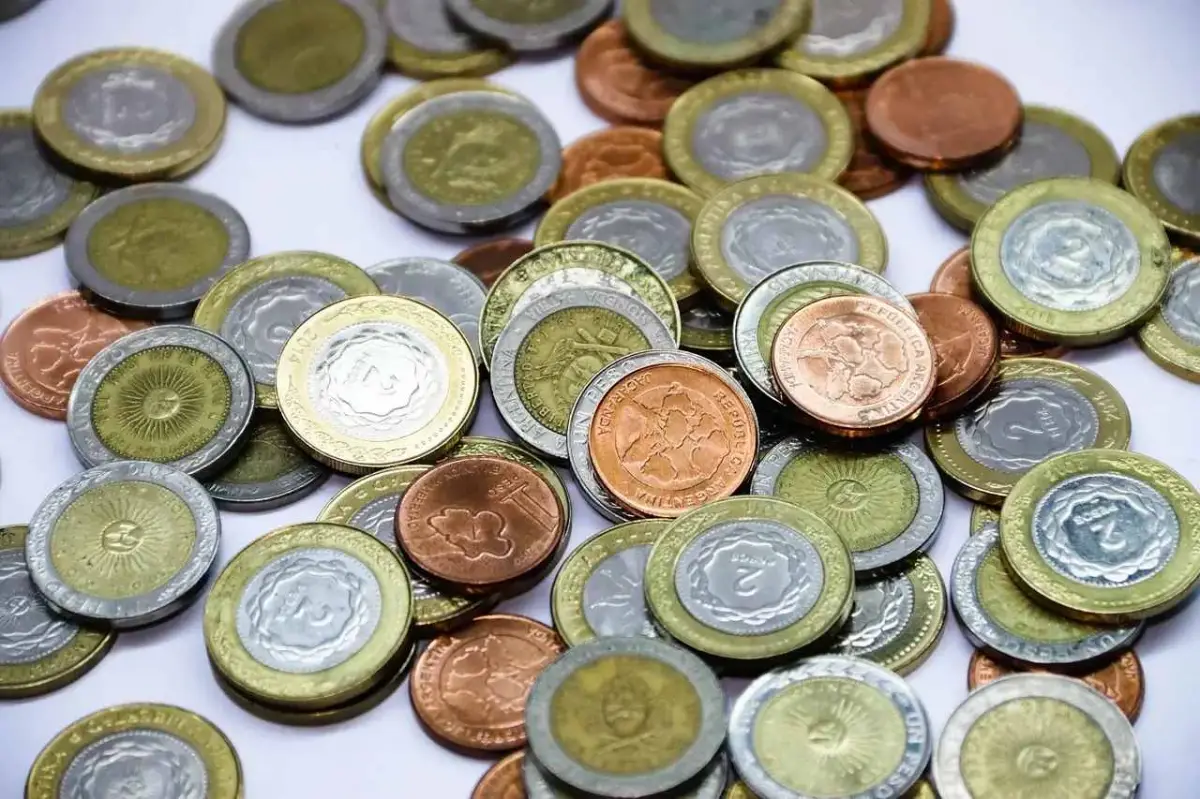 ¿La tenés en casa? Pagan miles de pesos por esta moneda de 10 centavos con un error único