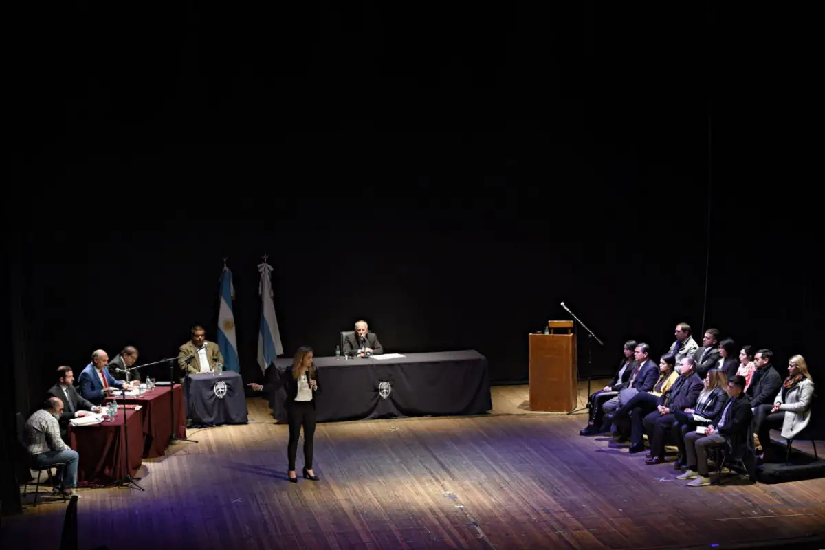 UNA MIRADA AL FUTURO. El Teatro Alberdi fue escenario en 2019 de un gran simulacro de juicio por jurado que condenó por unanimidad al acusado. la gaceta / archivo