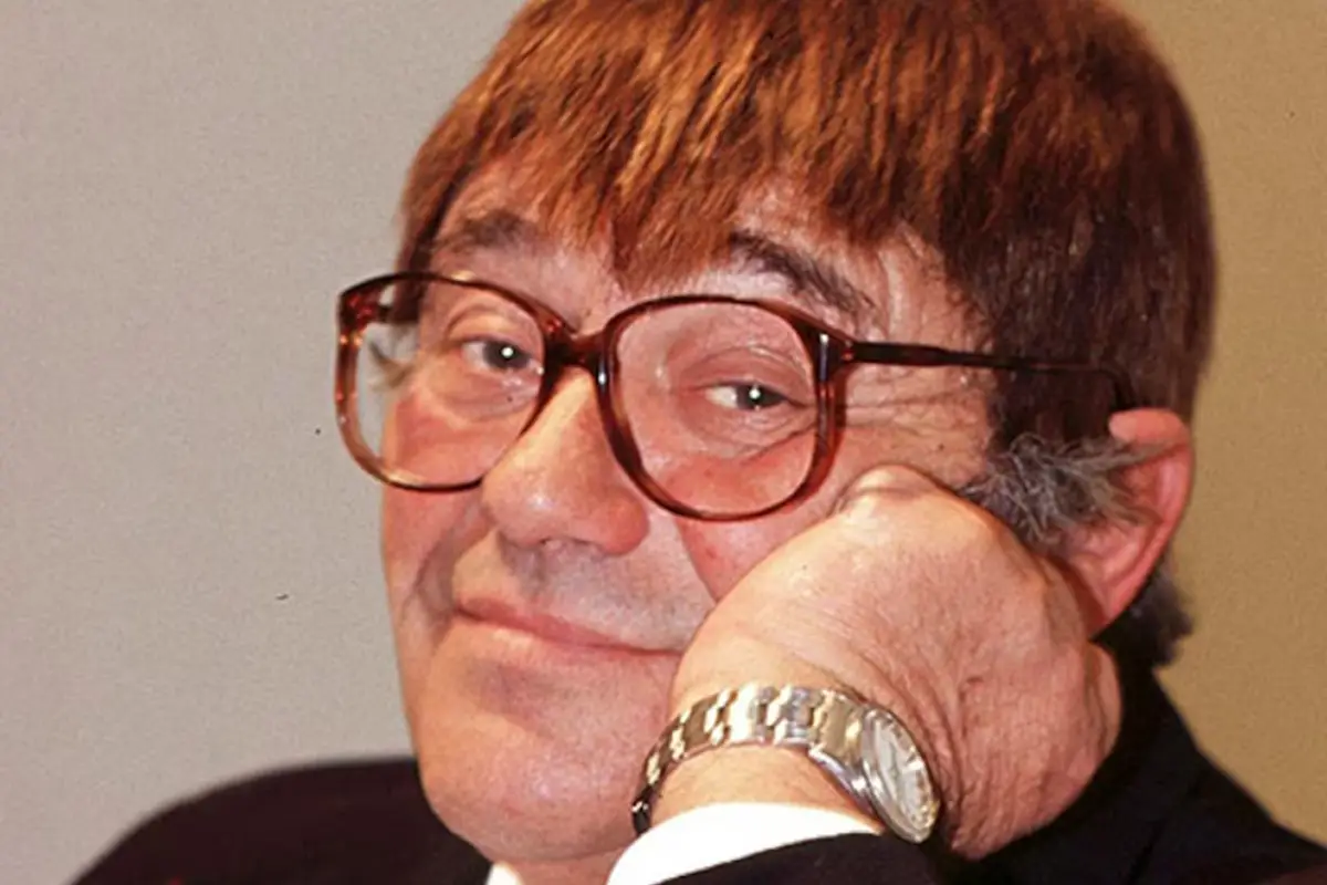 Tato Bores murió en Buenos Aires, a los 70 años, producto de un cáncer óseo.