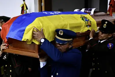 Ningún madero flotando en qué asirse en el naufragio