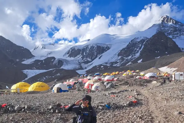 El Tanque de las nubes: Iván Soria, el influencer que conquistó el Aconcagua y apagó la cámara para salvar una vida