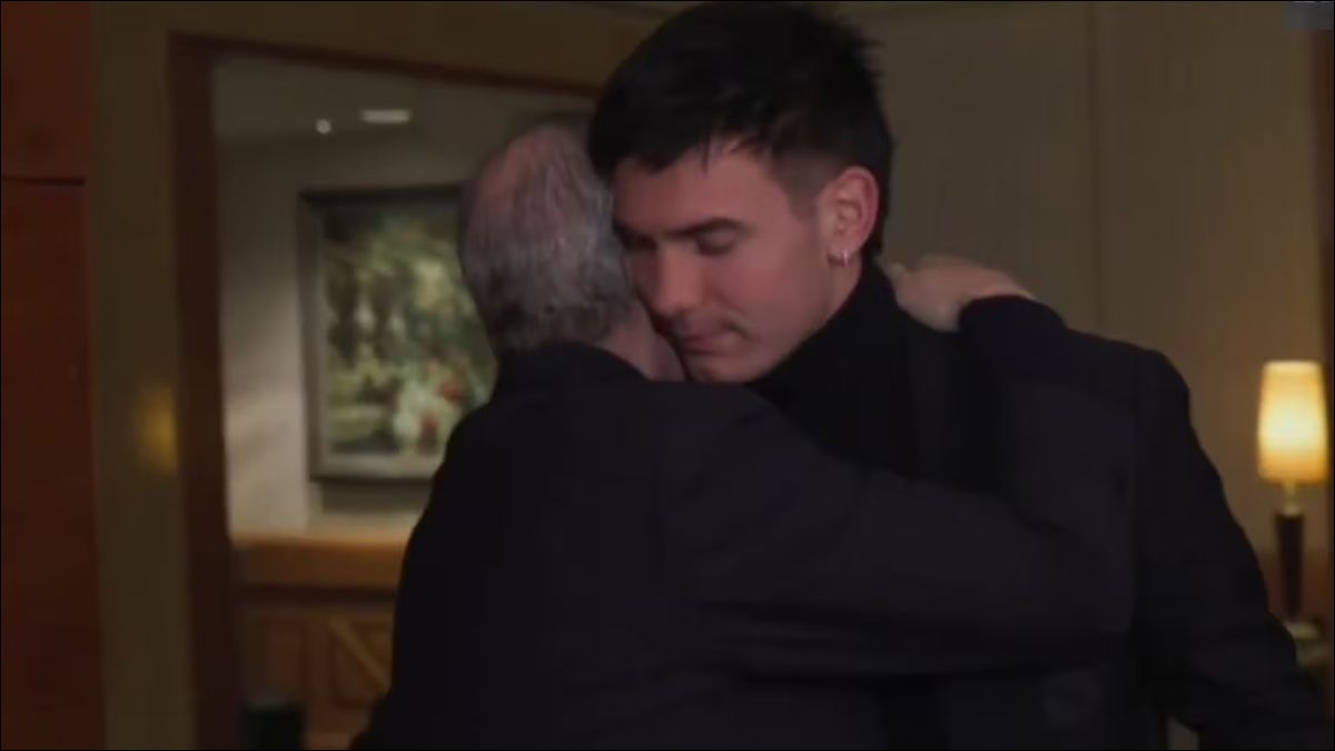 RESPALDO. El abrazo del presidente con Franco Mastantuono se convirtió en la imagen más comentada de la previa y en una señal de confianza para el argentino en un momento clave de su proceso en el club.