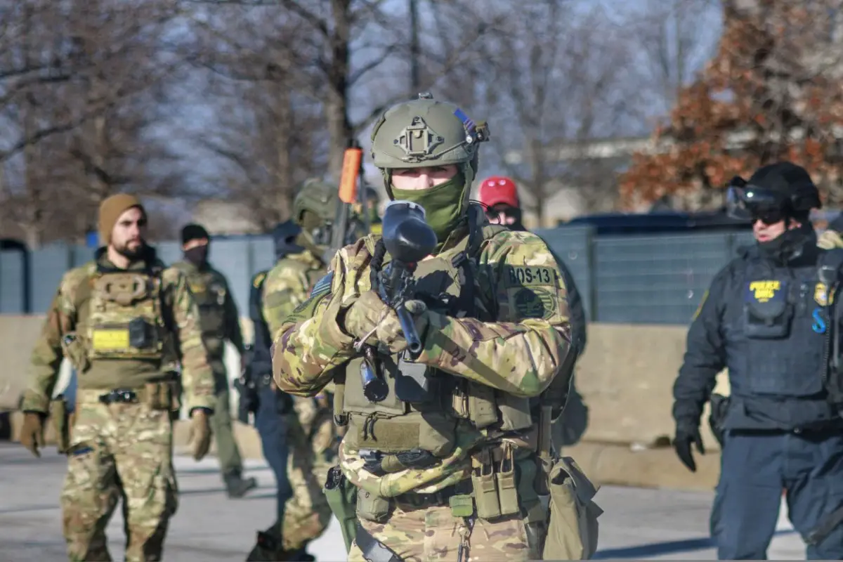 Más policías para una  ciudad furiosa con ICE