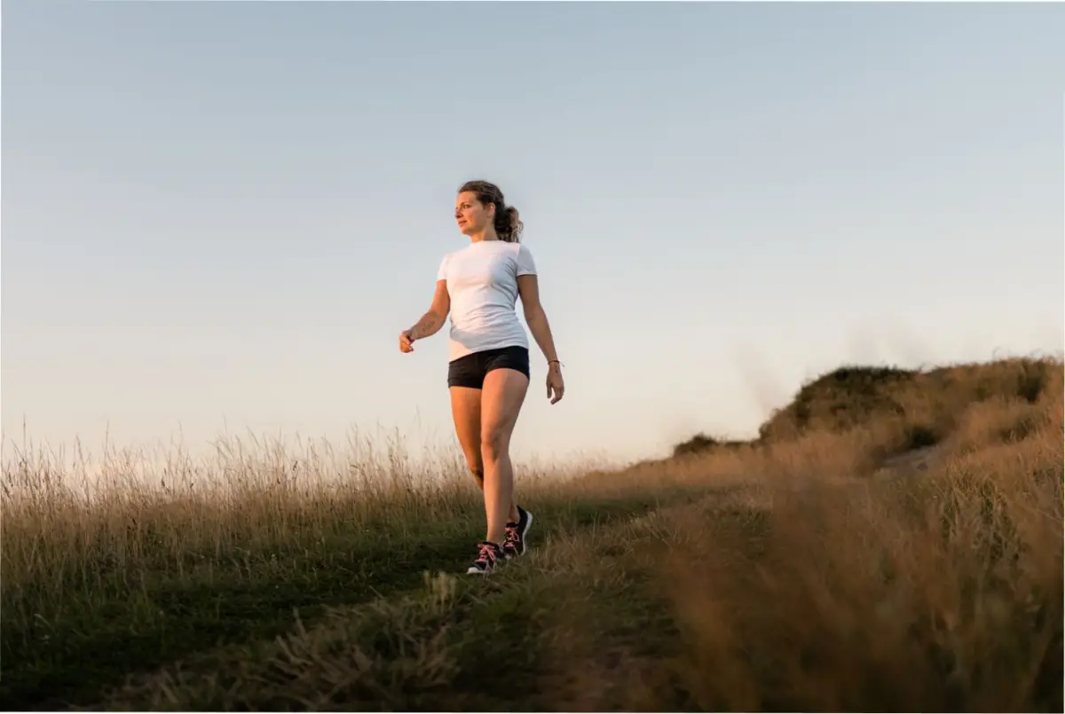 Así podés quemar grasa solo caminando.