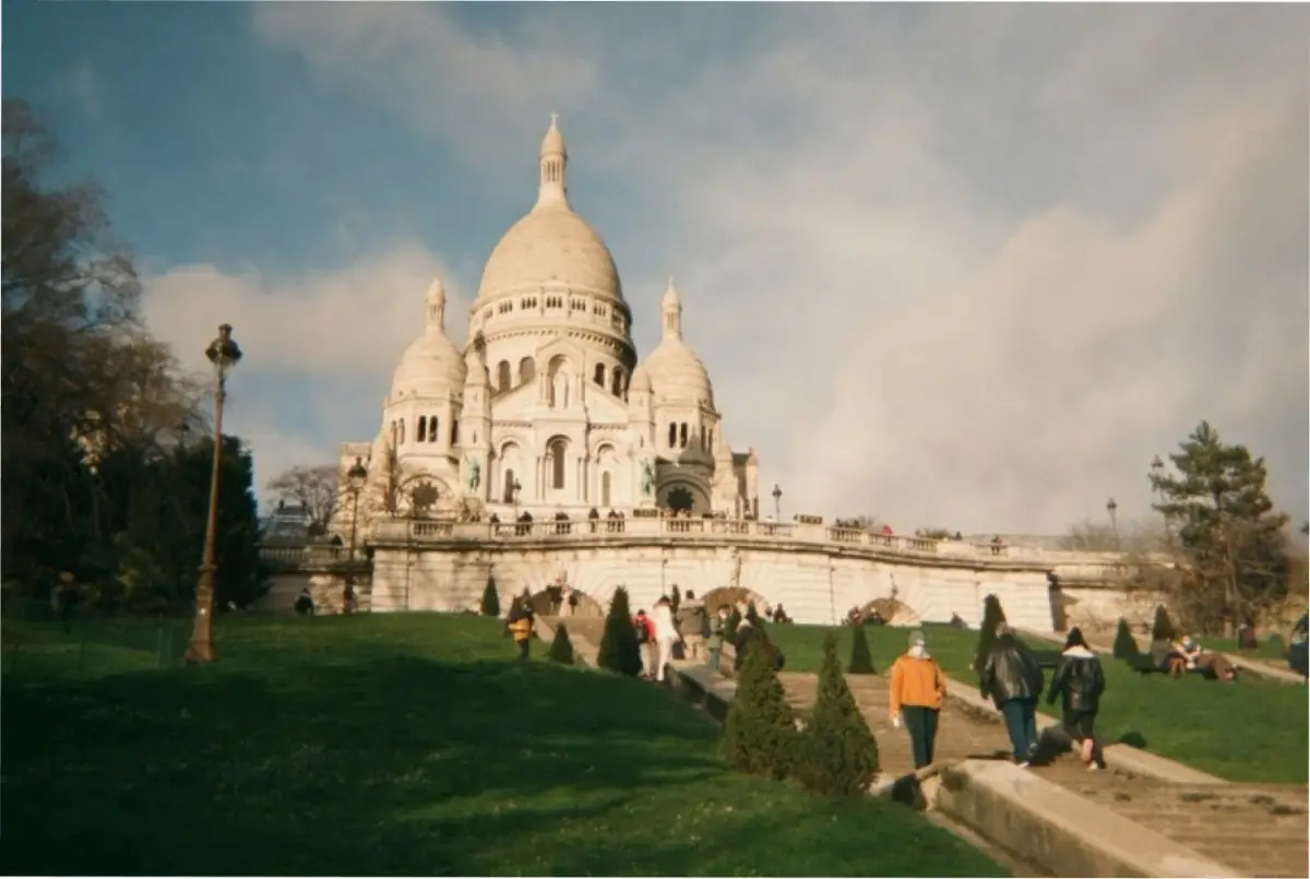 Montmartre es uno de los sitios que merece un descanso. Foto: Usplash