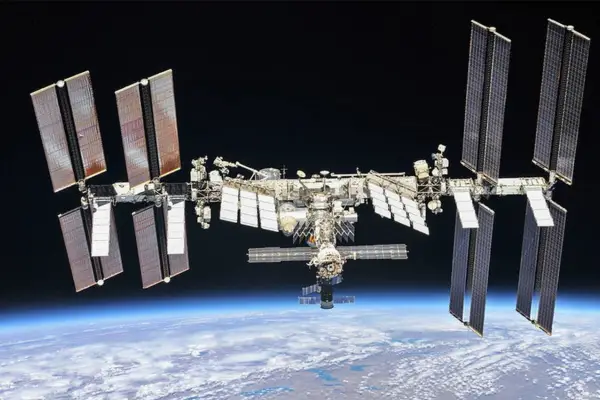 Vuelta desde el espacio de los integrantes de la Estación Espacial Internacional