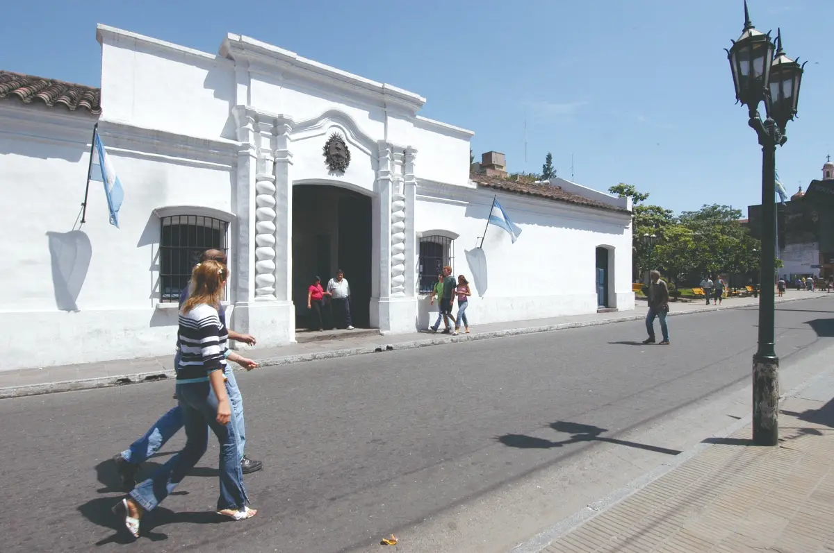 Recuerdos fotográficos: parece mentira, pero muchos se oponían a que la cuadra de la Casa Histórica sea peatonal
