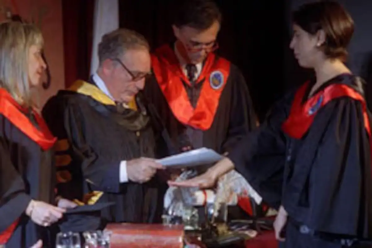 POSGRADOS. Una guía clara para elegir entre diplomado, magíster y doctorado según tu etapa laboral y tus objetivos de crecimiento.